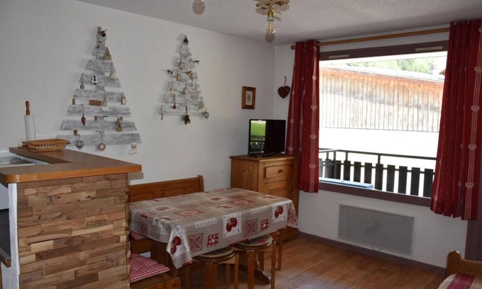 Pralognan-la-Vanoise Apartment | Convenient Getaway Near Resort Center in Pralognan-la-Vanoise