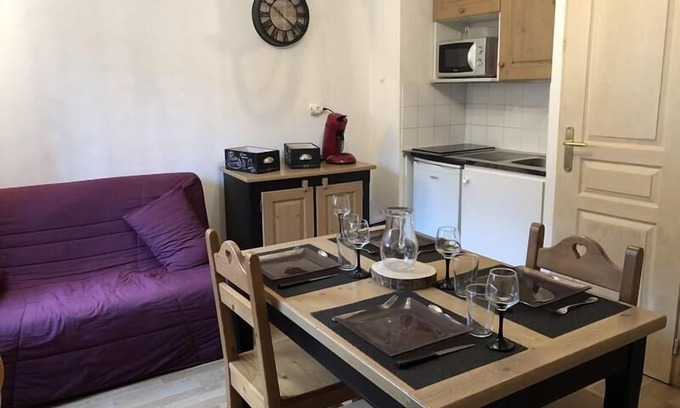 Montgenevre Apartment | Cozy Montgenèvre Retreat near Ski Slopes with Pet-Friendly Amenities