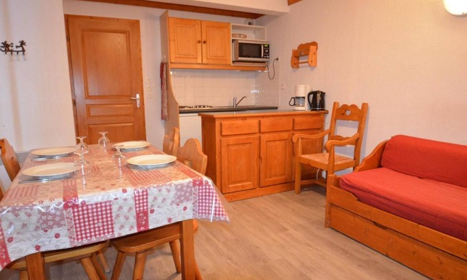Les Bruyeres Apartment | Mountain View Getaway with Balcony in Les Menuires