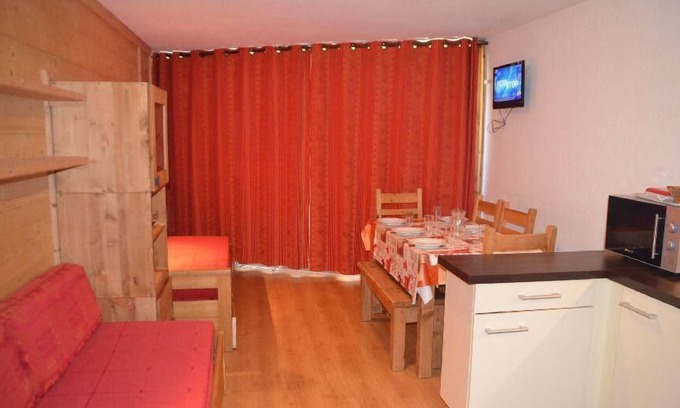 Les Menuires Apartment | Top-Rated Ski Retreat in Les Menuires with Balcony & Spa