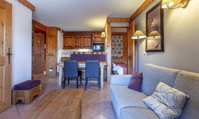 Aime Apartment | 10m from ski slopes, 5th floor, view mountain, swimming pool, sauna, hammam, balcony, tv, ski locker