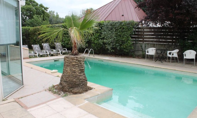 Sud Hotel | Cozy Double Room 10 Minutes from Downtown with Pool & Spa