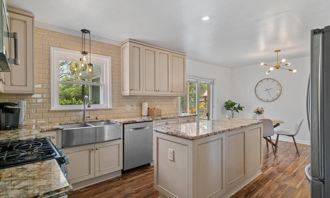 Toddville Road House | Convenient Ranch Retreat with Ocean View & Spa Access