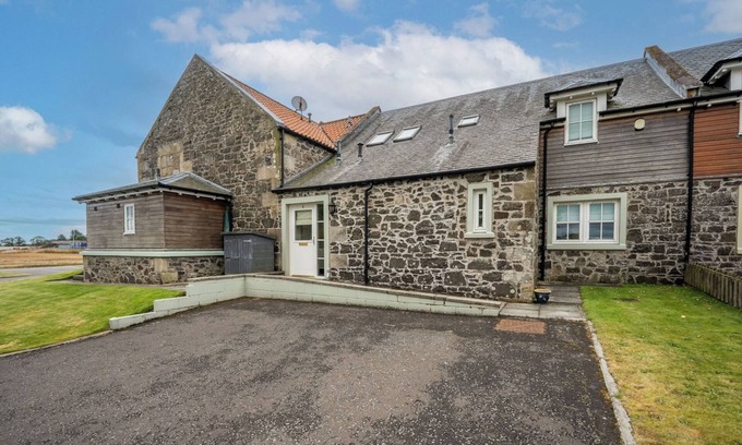 Leuchars House | 10mins to St Andrews & Dundee. 5mins to Tentsmuir Forest and beach.