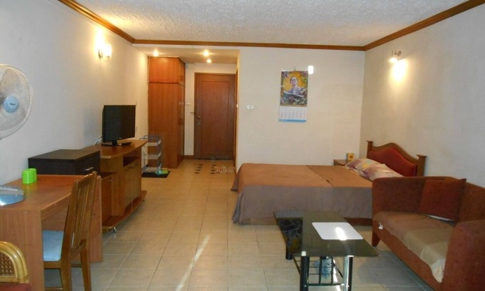 Chang Phueak Condo | Convenient Stay: Walk to Nimmanhaemin Rd & Chiang Mai Uni