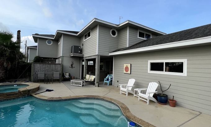 Port O Connor House | Exceptional 10th Street Lodge - Oceanfront Bliss Awaits