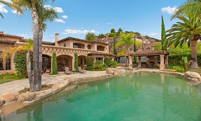 Poway House | Elegant Five Star Resort Overlooking Maderas Golf Course