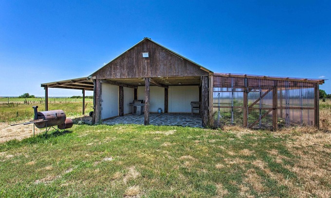 Rosston House | Inviting Log Cabin Retreat with Jungle Gym & Volleyball