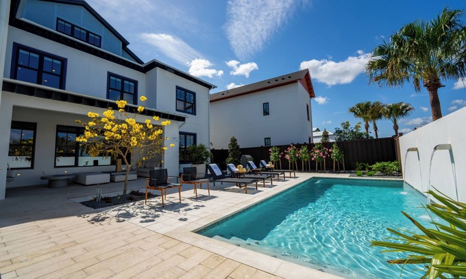 Lake Buena Vista Resort | New Resort: 11-Bed Retreat with Pool Near Disney Attractions