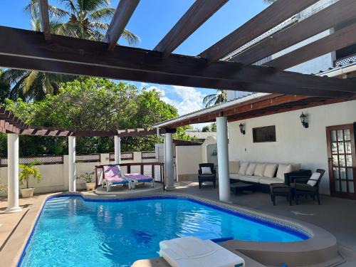 Gibbes House | Experience 11 Gibbs Glade: Oceanfront Retreat with Pool