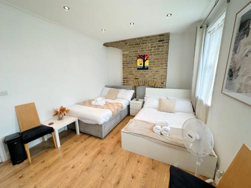 Brent House | 11 Guests - 6min Drive to the Wembley Stadium