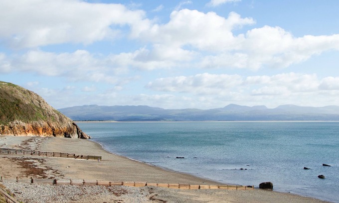 Criccieth Apartment | Cozy Stay at 11 Marine Terrace with Oceanfront Views