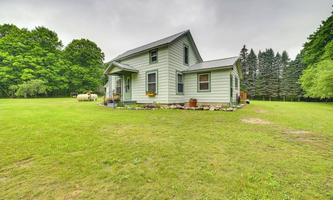 Fife Lake House | Fife Lake Farmhouse: Relaxing Yard, Fire Pit & Spa Amenities