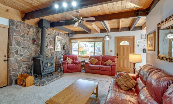 Christmas Valley House | Inviting Lake Tahoe Cabin with Pool Table & Scenic Views