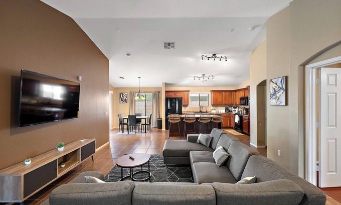 Shamrock Estates House | Conveniently Located Near Downtown Gilbert with Great Amenities
