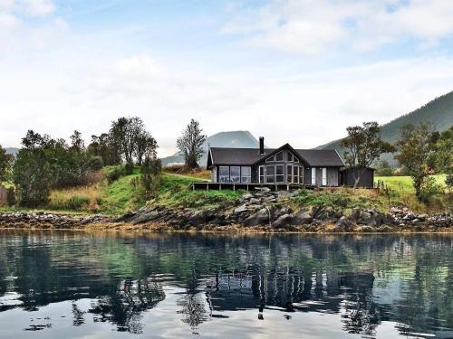 Flesnes House | Ideal Holiday Home for 11 in Gullesfjord - Guest Rated 10/10