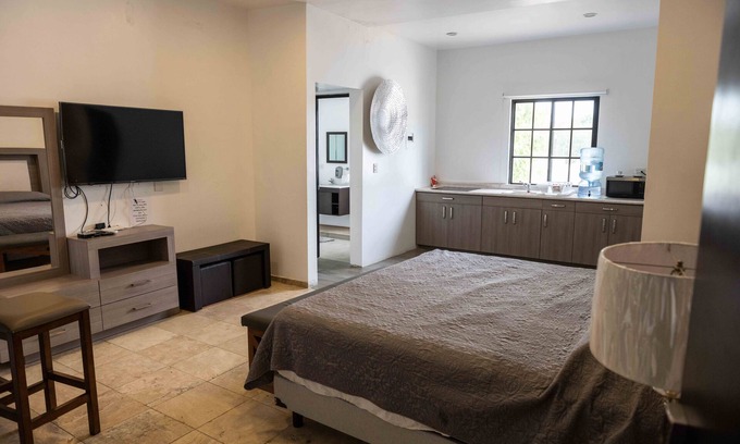 Torreon Apartment | Cozy Suite Grande for 4 with Kitchen & Breakfast Included