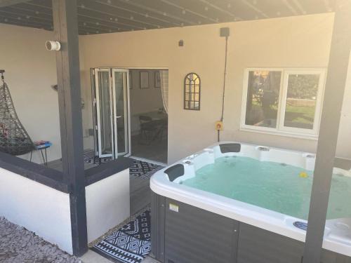 Wivenhoe House | Discover Cozy Holiday Homes in Wivenhoe, UK - Rated 9.3/10