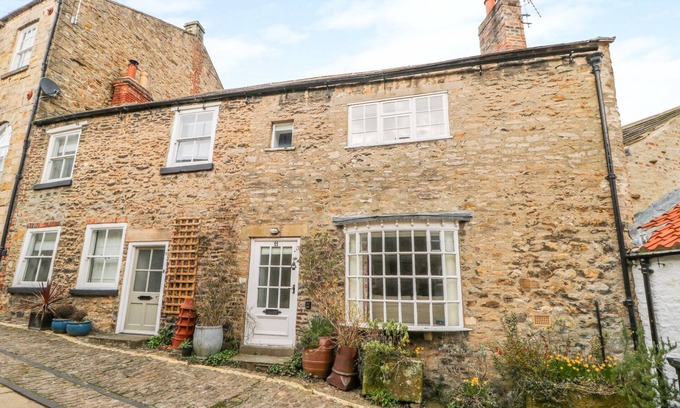 Richmond Cottage | Pet-Friendly Retreat at 11 Tower Street, Richmond