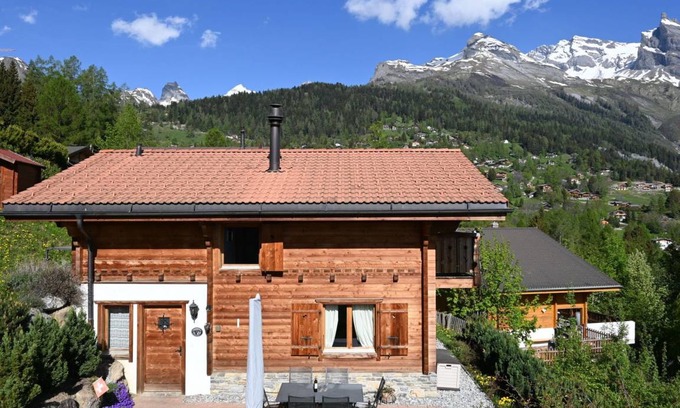 Chamoson Other | Spacious 3-Bedroom House with Mountain Views for Families
