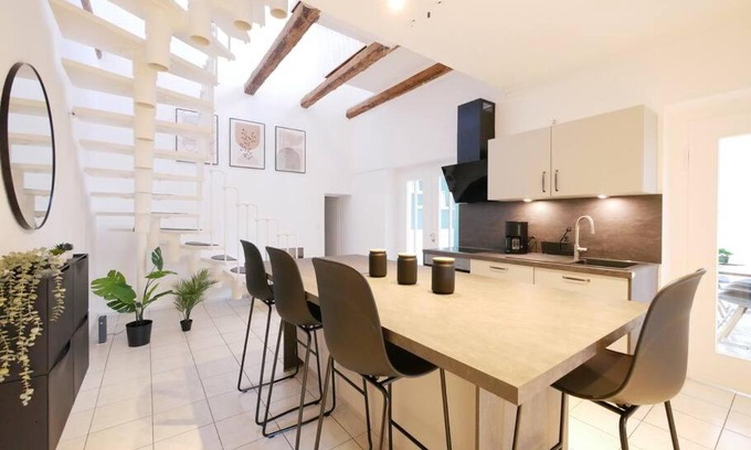 Kernstadt Apartment | Central Retreat with Rooftop Terrace and Family Amenities