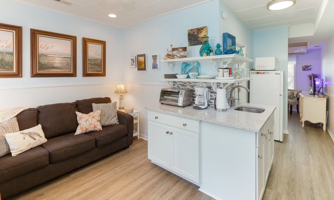 Isle of Palms Condo | Picture Perfect Studio with Ocean View, Steps to Beach