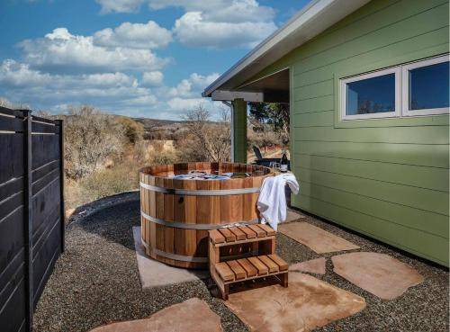 Cornville Bed & Breakfast | Cozy 2-Bedroom Bed and Breakfast with Kitchen Amenities