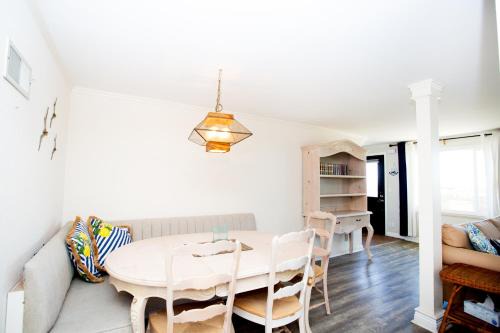 Balboa Peninsula House | Family-Friendly Retreat at 1121 E Balboa Blvd A