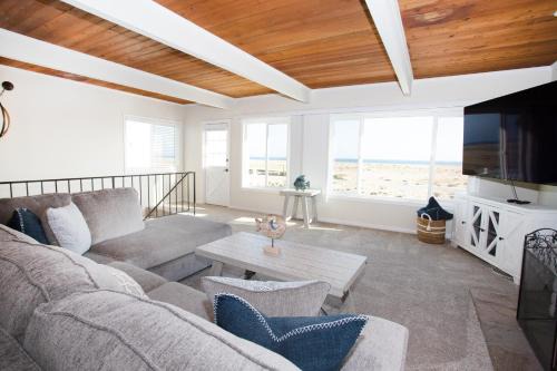 Balboa Peninsula House | Family-Friendly Stay at 1121 E Balboa Blvd B, a 4-Star Gem