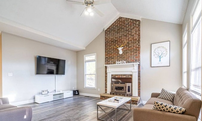 Huntsville House | 11227 Suncrest MTR 21 Days · "Stone Haven" 5 BDRM / Fiber Wifi / Spacious Home