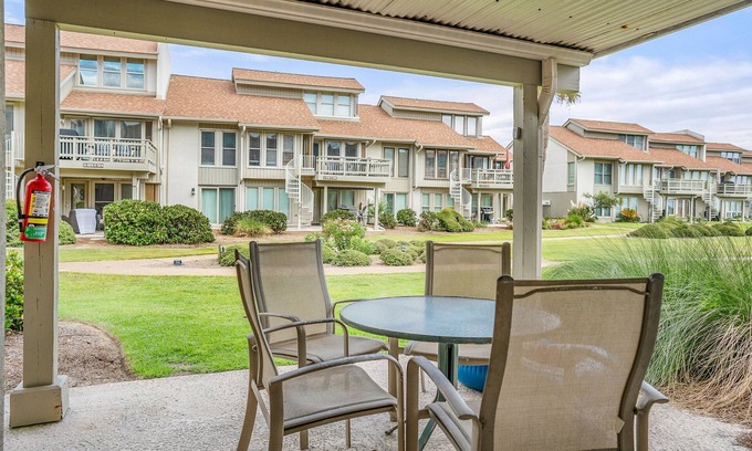 Saint Helena Island Villa | Discover 115 Capt John Fripp Villa with Resort Access!