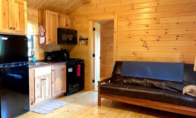 Logan Cabin | Quail Log Cabin: Perfect Getaway Near Hocking Hills