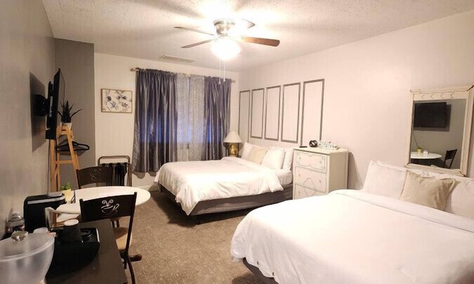 Bartlesville Apartment | Discover Comfort at Hotel Phillips - 117 Retro Renewed