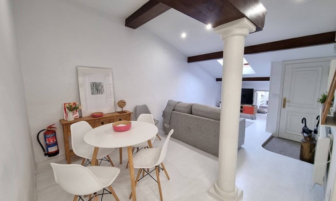 Gijon City Centre Apartment | Discover Begoña de mis amores: Spa & Family-Friendly Retreat
