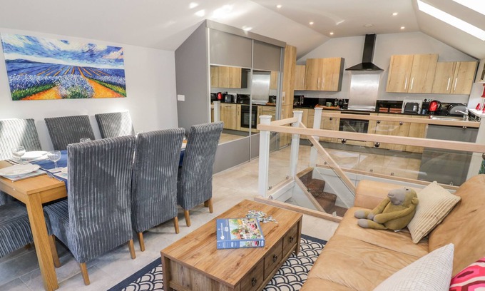 Coventry Cottage | 11A LOWER FORD STREET, pet friendly, with a garden in Coventry