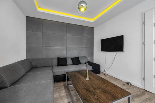 Srodmiescie Połnocne Apartment | 11th Floor Center Apartment - 57m2, Two Bedrooms - by Rentujemy