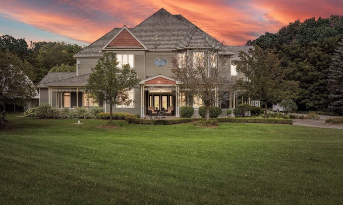 Halton Regional Municipality House | Exclusive 12 Acre Resort & Spa - Family Memory Maker!