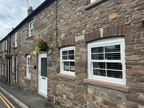 Crickhowell House | 12 Crickhowell Cottages, Town Centre Location