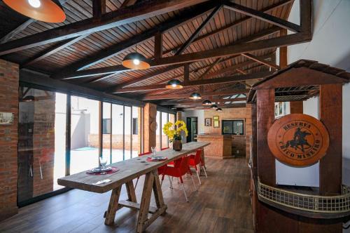 Foz do Iguacu House | Idyllic Retreat with Pool and Gourmet Area for 12 Guests