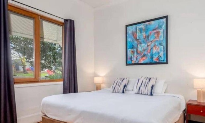 Bathurst House | Inviting 3-Bedroom House for Up to 6 Guests with Pool