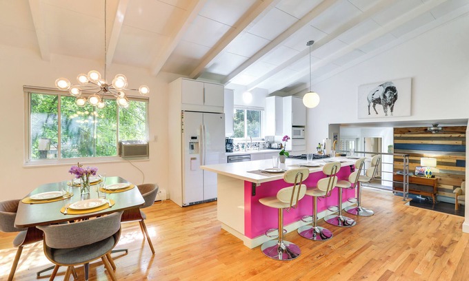 Applewood Villages House | Vibrant Wheat Ridge Retreat - Spa & Kitchen Near Denver