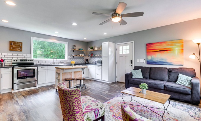 Austin Cottage | Top-Rated Austin Guest Cottage with Pool Access Near Downtown