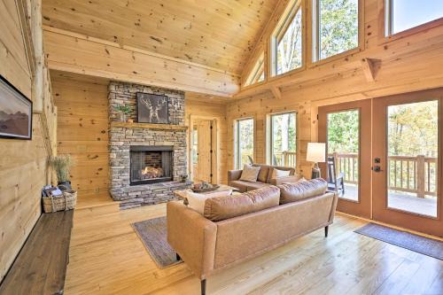 Banner Elk House | Elegant Banner Elk Retreat Close to Hiking and Vineyards