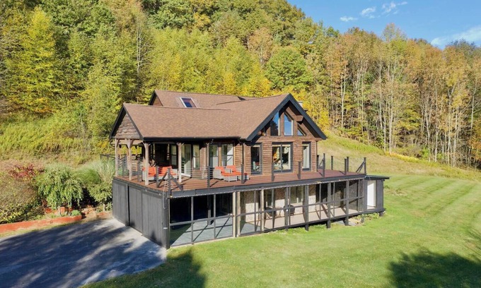 Oneonta Cabin | 12 miles to All Star Village, 18 miles to Dreams Park