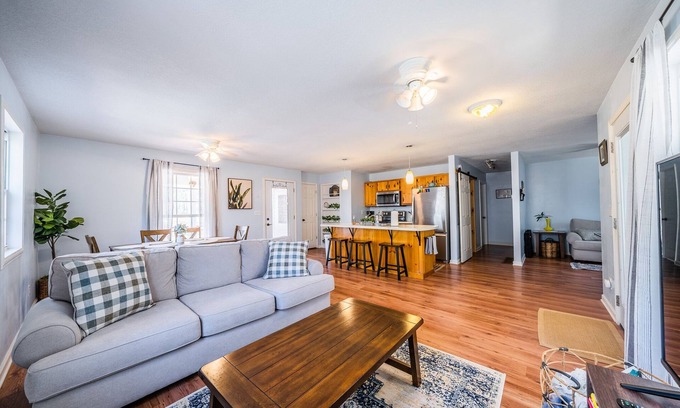 Morganton Cottage | Secluded Cottage Retreat: 12 Min from Blue Ridge, Family-Friendly!