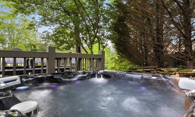Foxfire Estates House | 12 Min to Downtown! Sleeps 16~Hot Tub~Fire Pit