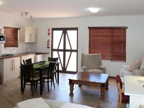 Saldanha House | Pet-Friendly 12 on Beach Guest House with Ocean Views