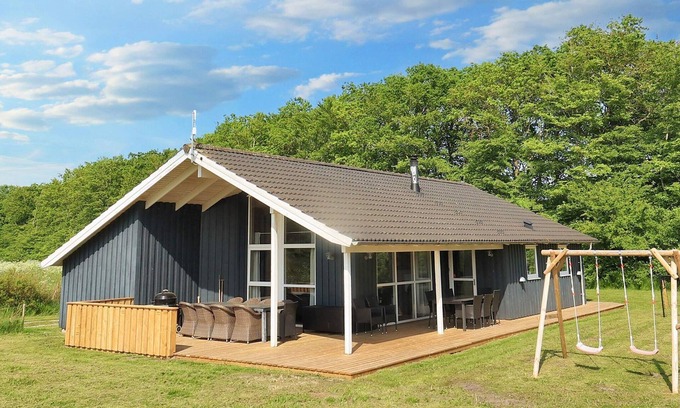 Egense House | Spacious Holiday Home for 12 in Scenic Storvorde