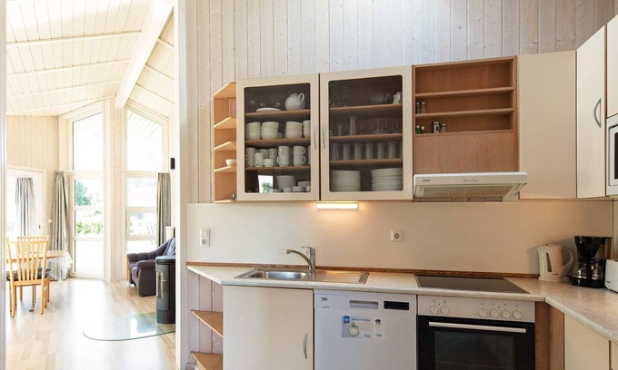 Lensterstrand House | Cozy 12-Person Holiday Home with Oceanfront Views in GROEMITZ