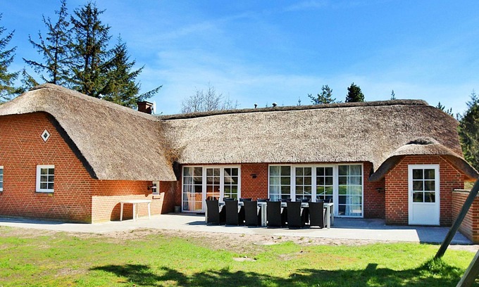 Øby House | Spacious 12-Person Holiday Home in Ulfborg with Amenities